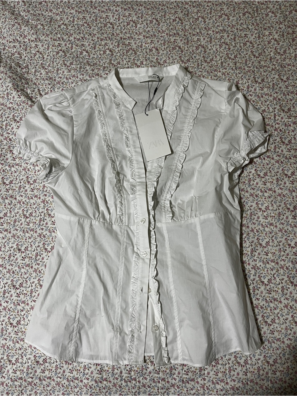 Zara White Ruffle-Trim Puff Sleeve Button-Down Top. Large